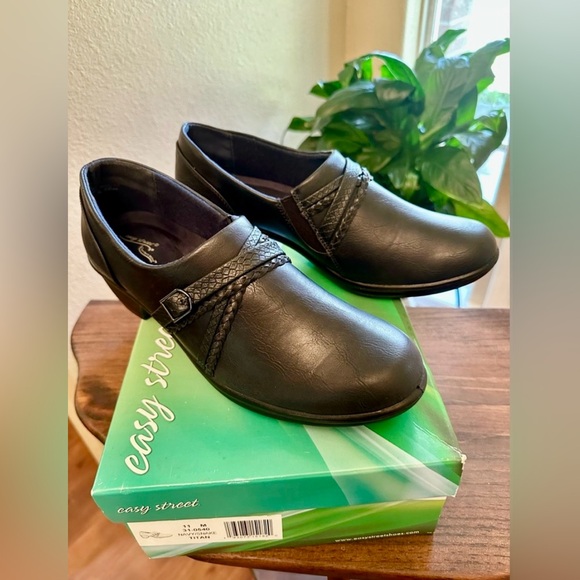 Easy Street Comfort Slip-On Shoes | Women’s 11M | Dark Navy (Near Black) | NWT - Picture 3 of 9